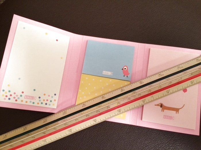 「三角スケール」と「ふせん(ポストイット)」も