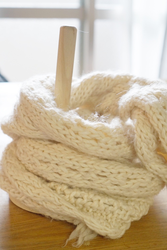 手順2.マフラーを巻いていく。