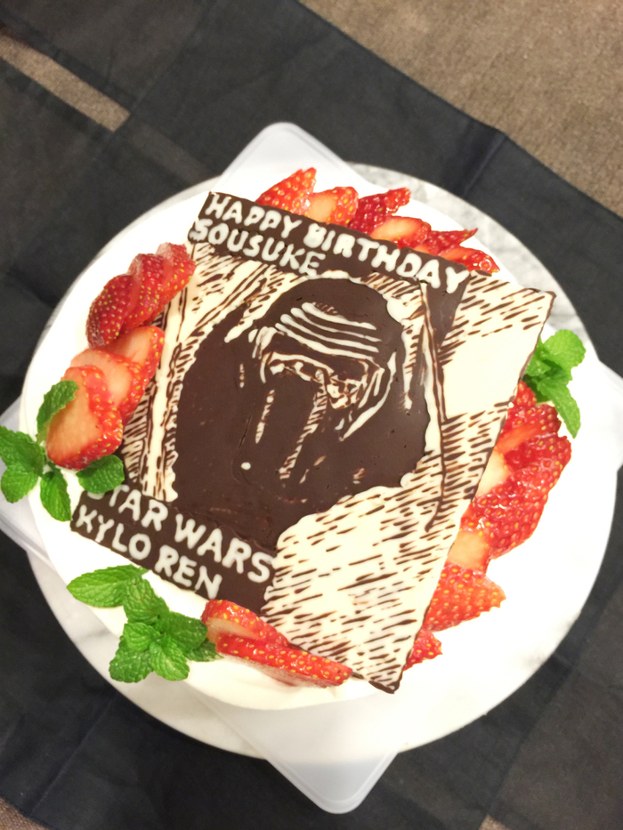 スターウォーズ 新作 悪役 カイロレンのケーキ