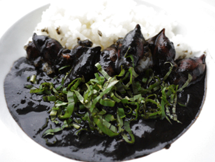 レトルト×レトルトで簡単!おうちでオシャレ~な♪「簡単イカスミカレー」