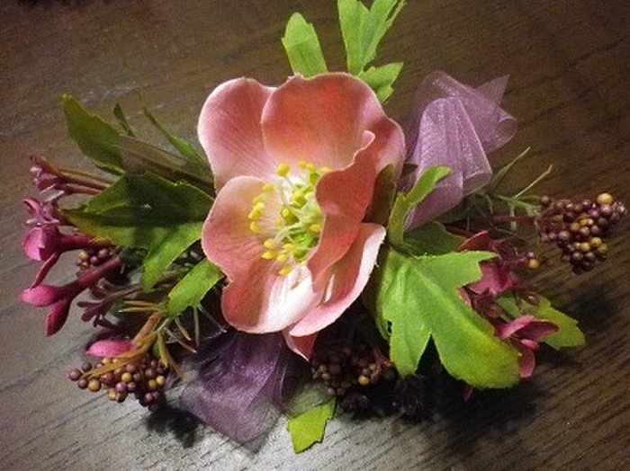 和装にも洋装にもバッチリ!パーティーにいかがですか?雑貨屋さんのかわいい花束を髪飾にしてみました♪