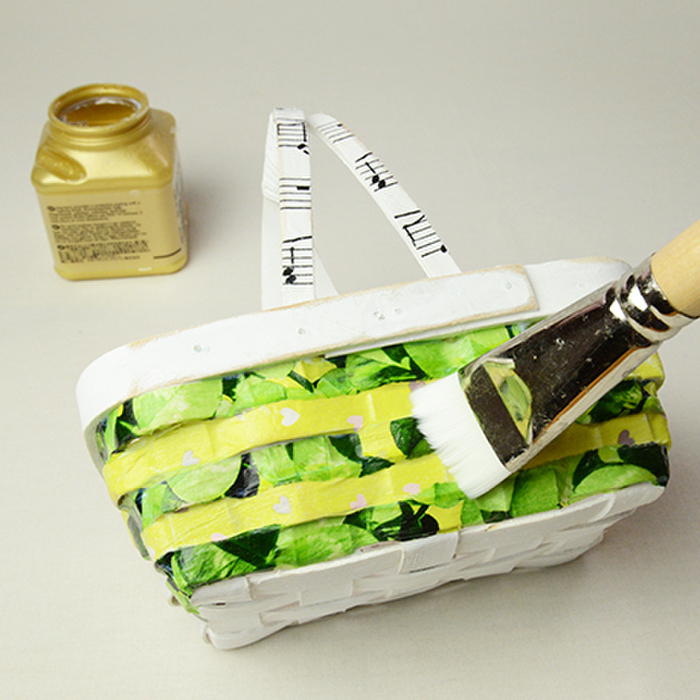 アクアプロ(ニス)を塗りましょう。