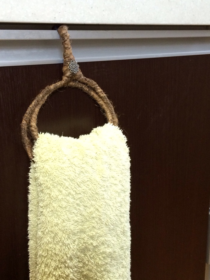 0円壊れない!形を変えられるキッチンタオルハンガー