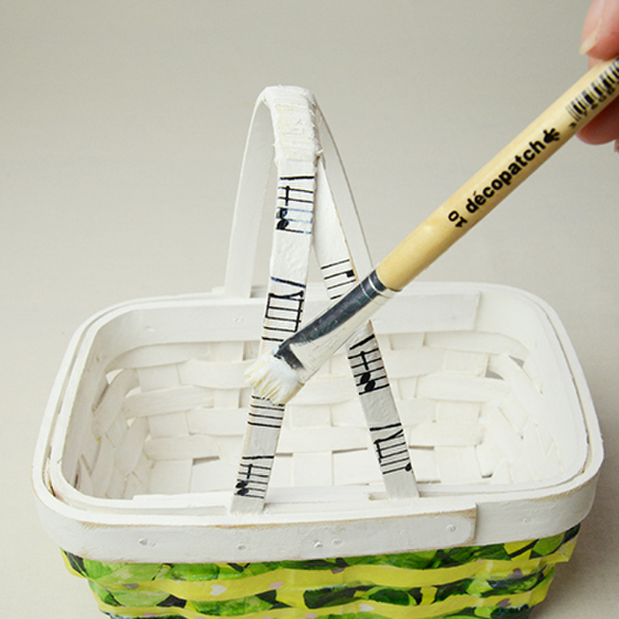 デコパッチペーパーを貼りましょう。