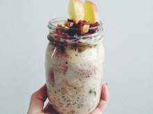 オートミールとミルクを一晩寝かせるだけ!簡単&ステキな朝食「オーバーナイトオーツ」