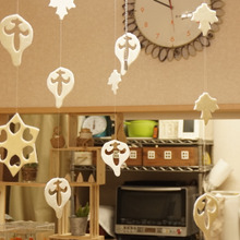 100均のアレを切ってモビールに!温かみがあるクリスマス