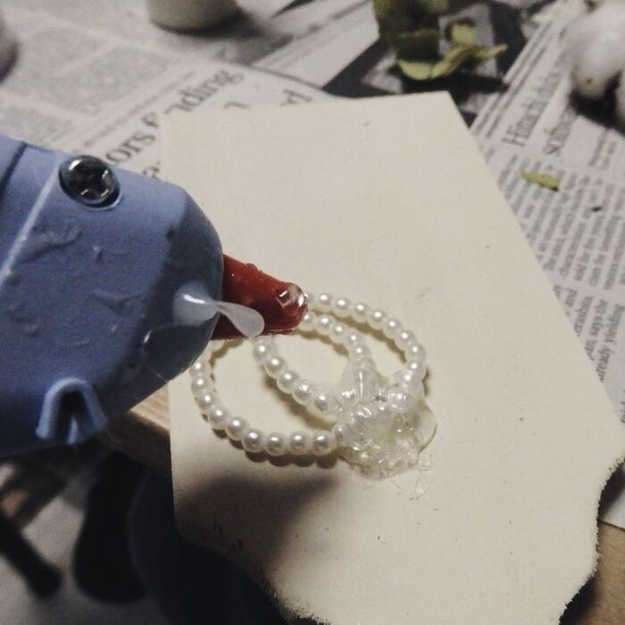 グルーガンを使いパーツを接着