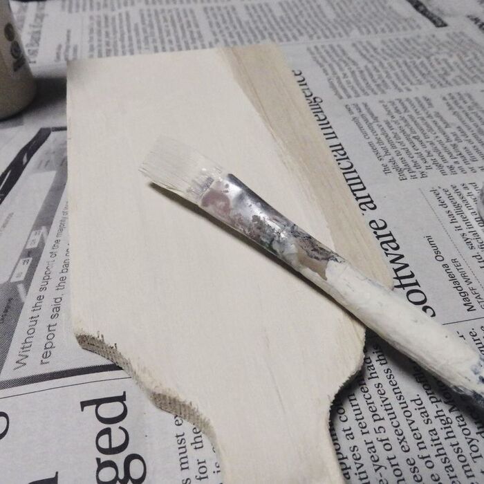 羽子板に色をぬります!