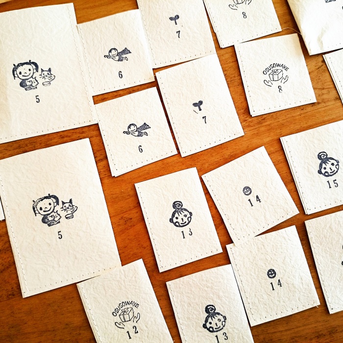 袋にハンコを押します