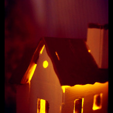 100均組み立てハウスで!ミニチュア明かりの灯る家づくり!