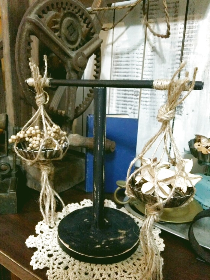 300円でフランスアンティーク風にも古道具風にも見える天秤