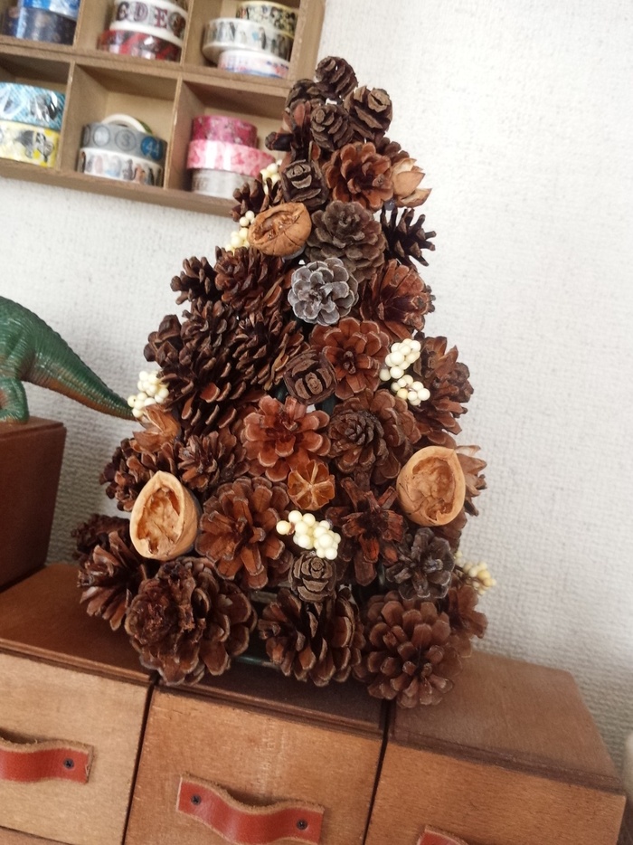 100均のあれで松ぼっくりツリーたくさん完成