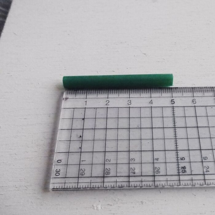 ②ストローをカットして準備します。