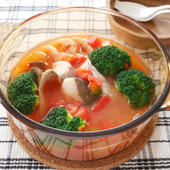 タラと野菜のヘルシートマト鍋、残り煮汁でリゾットにも変身♡