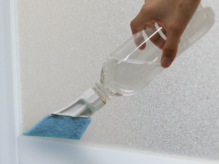 【ドアのフレーム】すき間もスリムな不織布で