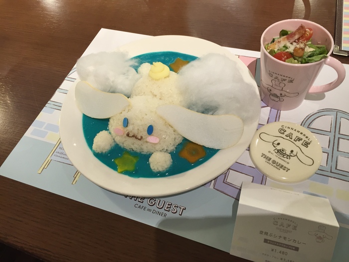 青い…カレー?!