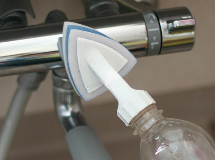 【洗面所】水で汚れを落とすメラミンスポンジ