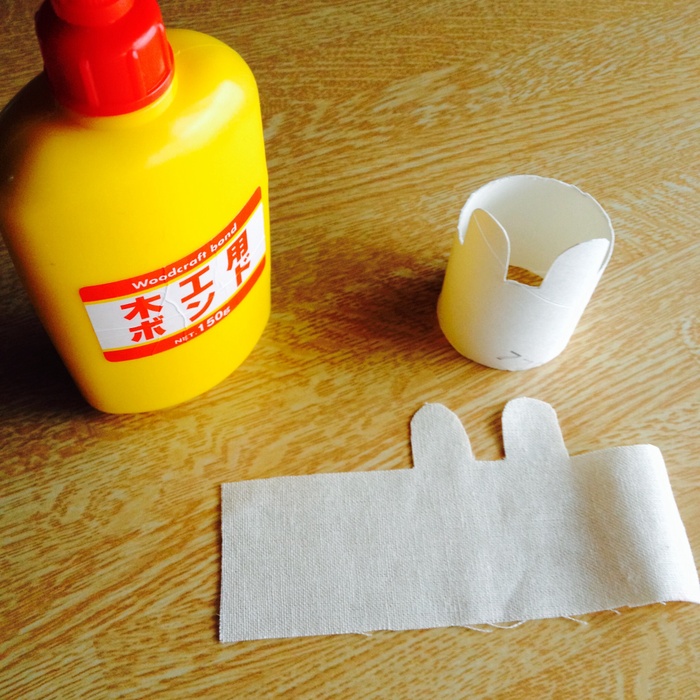 ペーパー芯に布を貼る