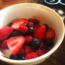 ケーキのトッピングにも!セブンの冷凍ミックスベリー