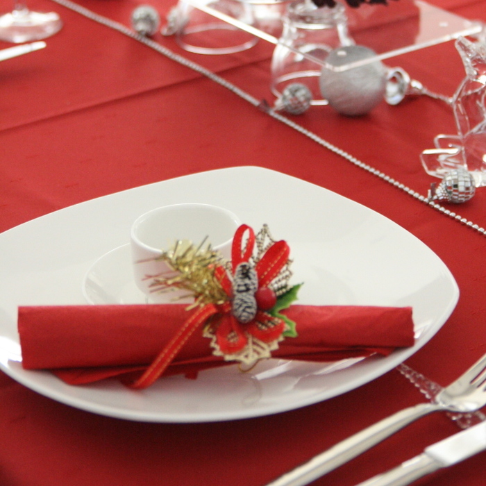 白食器も一工夫で簡単クリスマス仕様に!