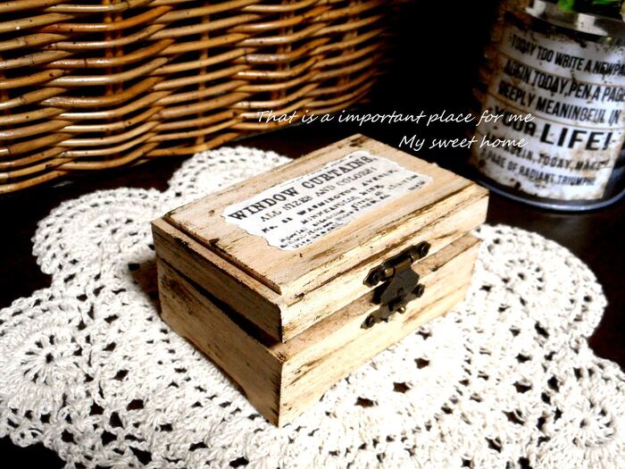 小さい木箱を使って