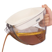 肉汁の脂肪をカット!海外でよく使われる料理グッズ「ファットセパレーター」って?