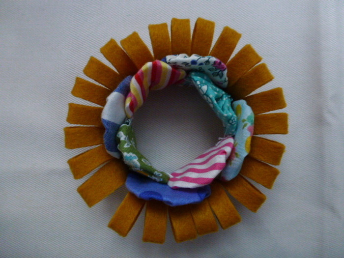 花びらを接着する