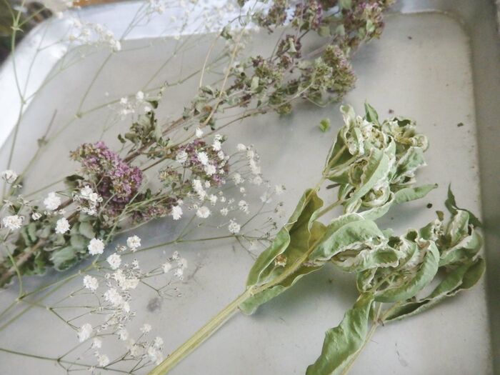 アレンジにはドライフラワーを