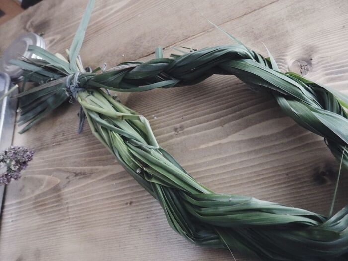 編み終わったら束ねる。