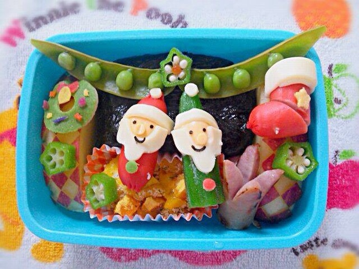 オクラサンタと赤ウィンナーサンタのガーランド弁当