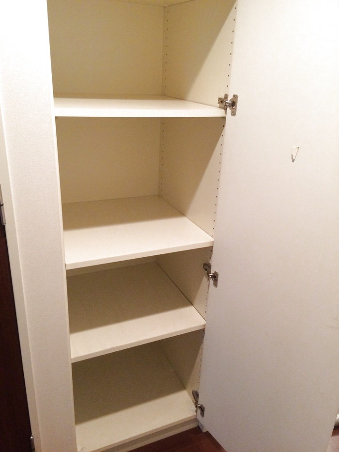 収納スペースを空にする