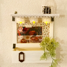 セリアの3点で、寂しい壁面に灯を♡写真も飾れて、グリーンも飾れる壁面インテリア☆ライト