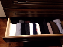 洗濯物のたたみ方のアイディア・・・持ち運びも便利!!脇の部分を持ってコンパクトにたたむ