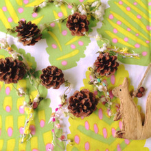 秋冬のお部屋に♪「松ぼっくりとおしゃれ毛糸のガーランド」