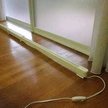 窓辺におけるコンパクトで人に優しい暖房機