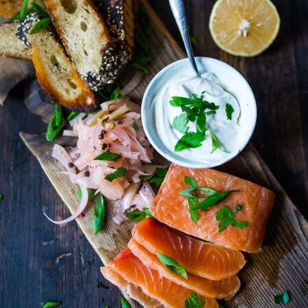 サーモンとウォッカのスパイシー塩漬け