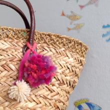 ダイソーの毛糸でポンポンチャーム♪かごバッグも冬支度☆