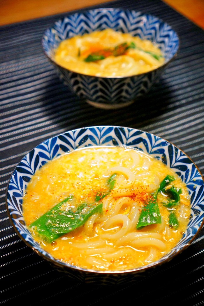 蟹の殻で出汁をとったしめ麺『かに玉うどん』