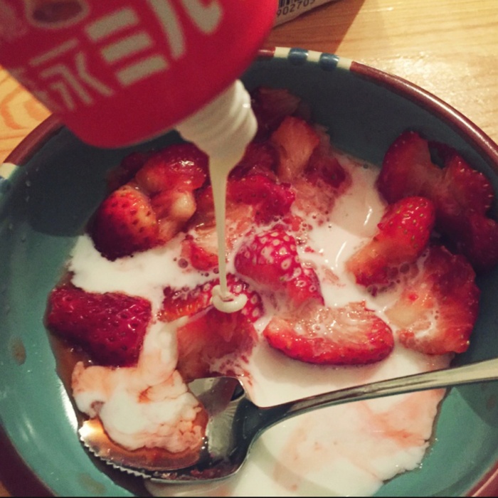 1番美味しいいちごの食べ方♡ヨーグルトも甘くなる!