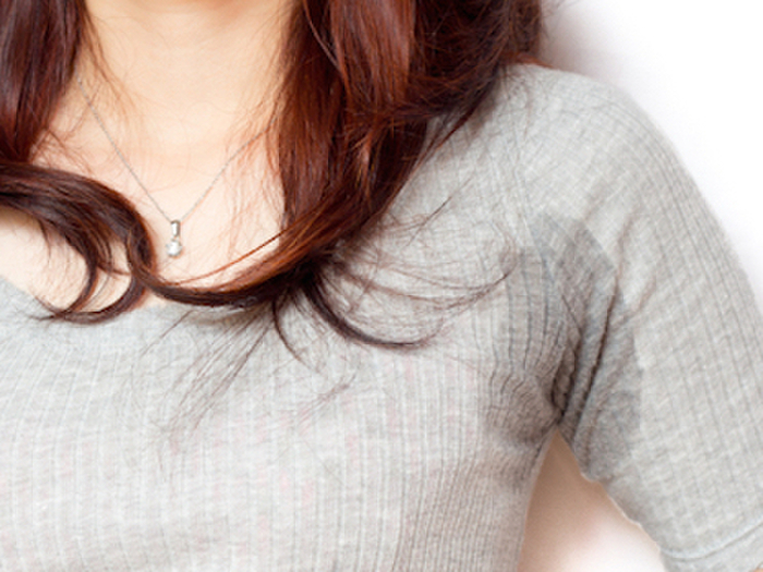 夏より注意が必要!?冬こそ気になる脇のニオイと汗対策