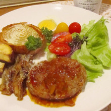 カサ増しでヘルシー☆なのにふんわりリッチで贅沢なハンバーグ♡