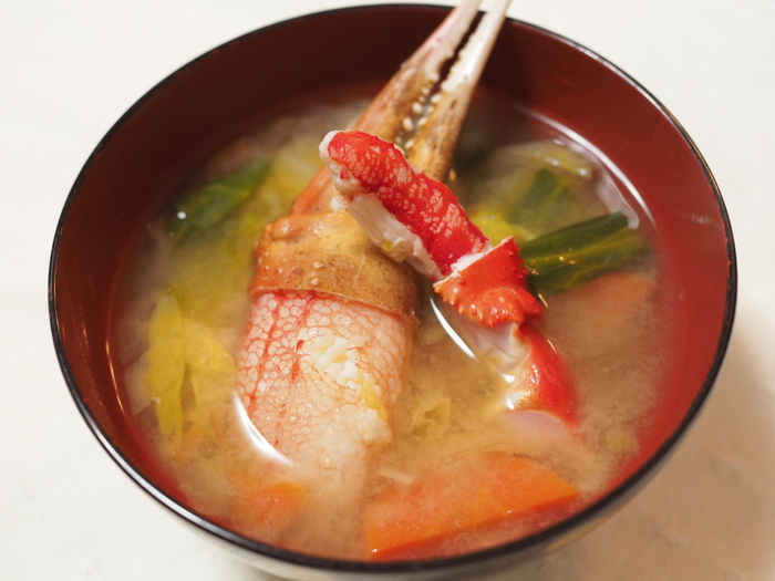 カニの殻でだしをとります!