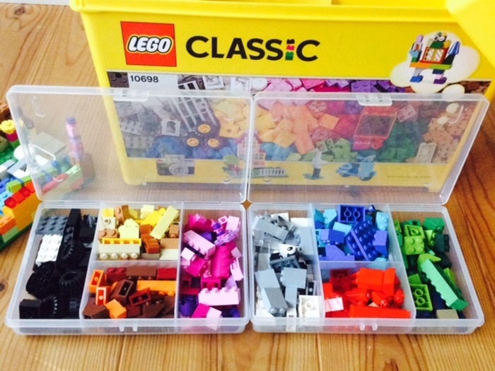 ブロックは100均ケースで色別に仕分け!