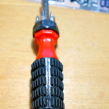 DIYにもオススメ!6変化する100均マルチドライバー