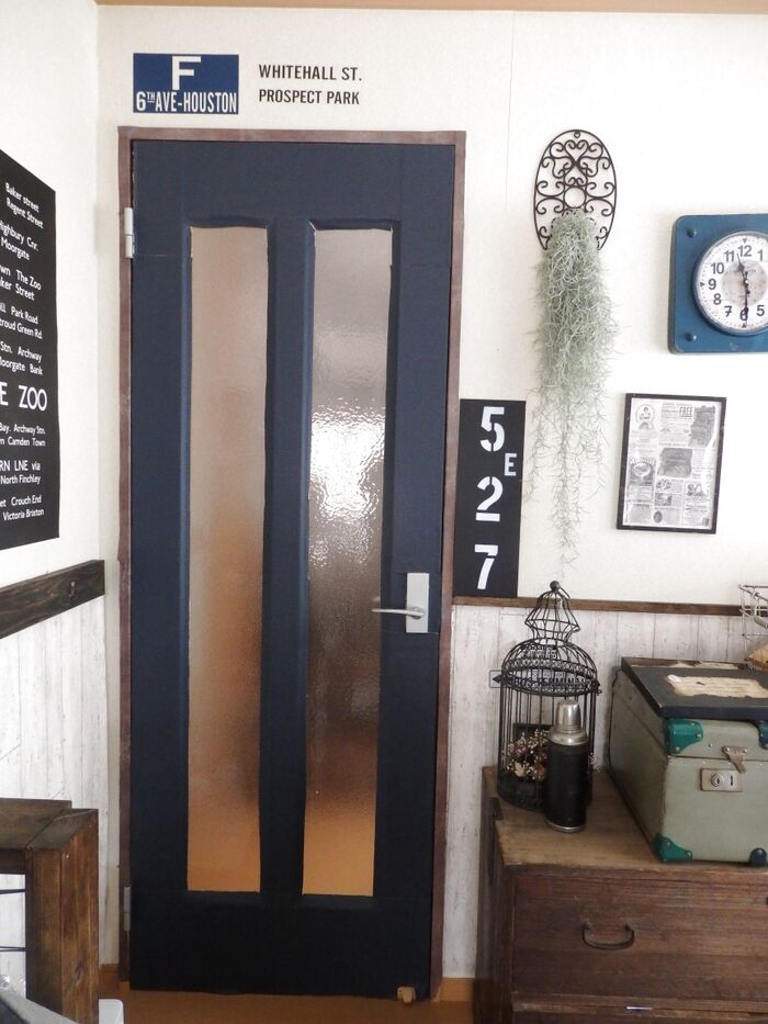 部屋の入口のドアをマステと壁紙でイメージチェンジ!!
