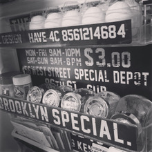 冷蔵庫をセリアさんのランチョンマットで男前に