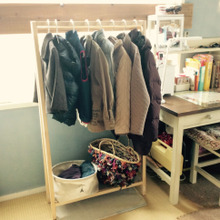 DIY☆子供の上着、自分たちで選んでサッと着られる折りたたみラック