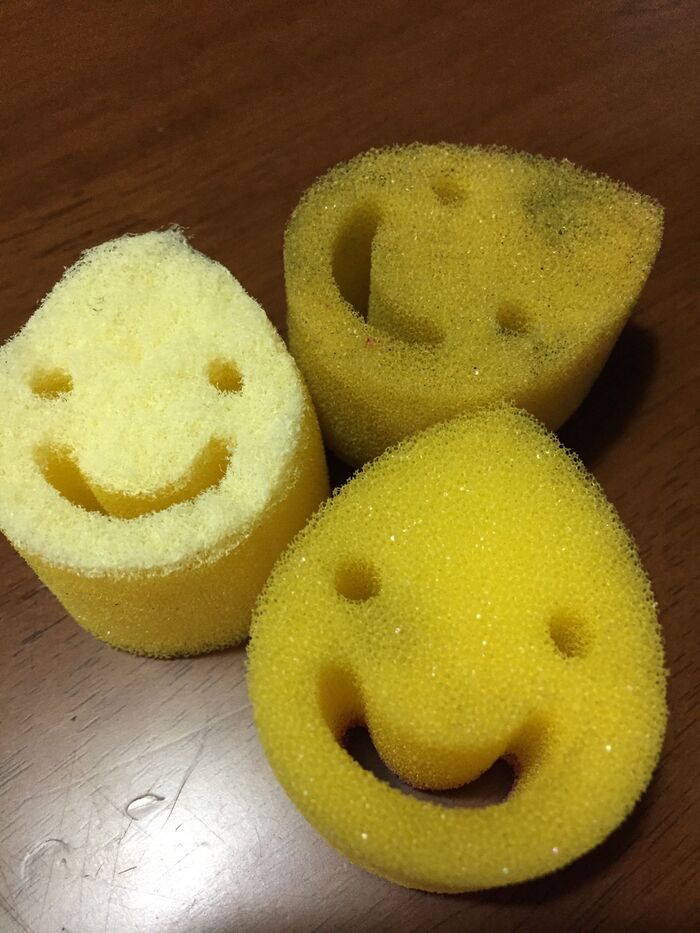 色付けはスポンジで