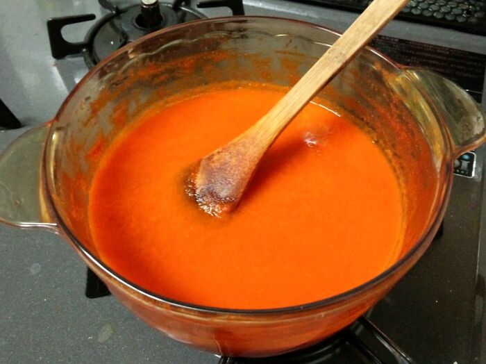 トマトピューレを作る。