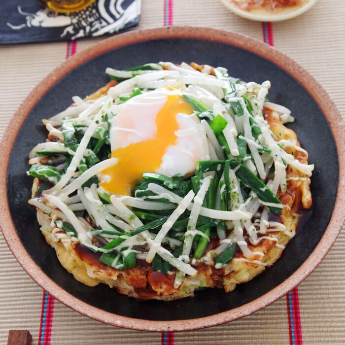 受験生がんばれ!夜食で応援レシピ「もやしとニラのせお好み焼」
